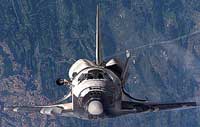 Spaceshuttle Discovery in  Space