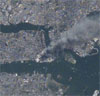Rookpluimen boven Manhattan