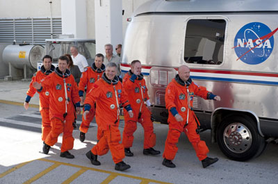 STS-134 bemanning op training