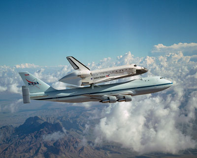 Spaceshuttle op Boeing 747 (Credits: NASA)