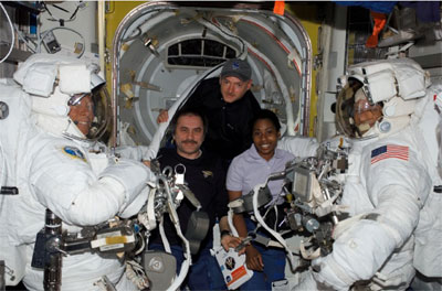 Astronauten Sellers (right) and Fossum (credits:NASA.gov)