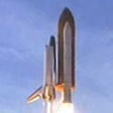 Spaceshuttle Atlantis in de vroege ochtend