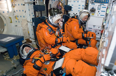 STS-123 bemanning